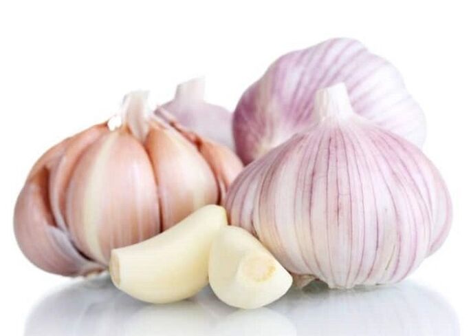 garlic to remove parasites from the organism